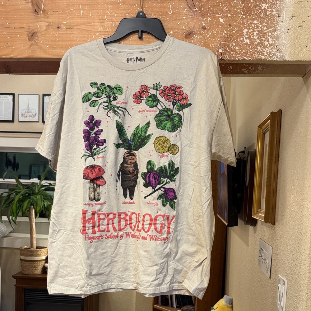 Warner Bros. Herbology Tee - Cream